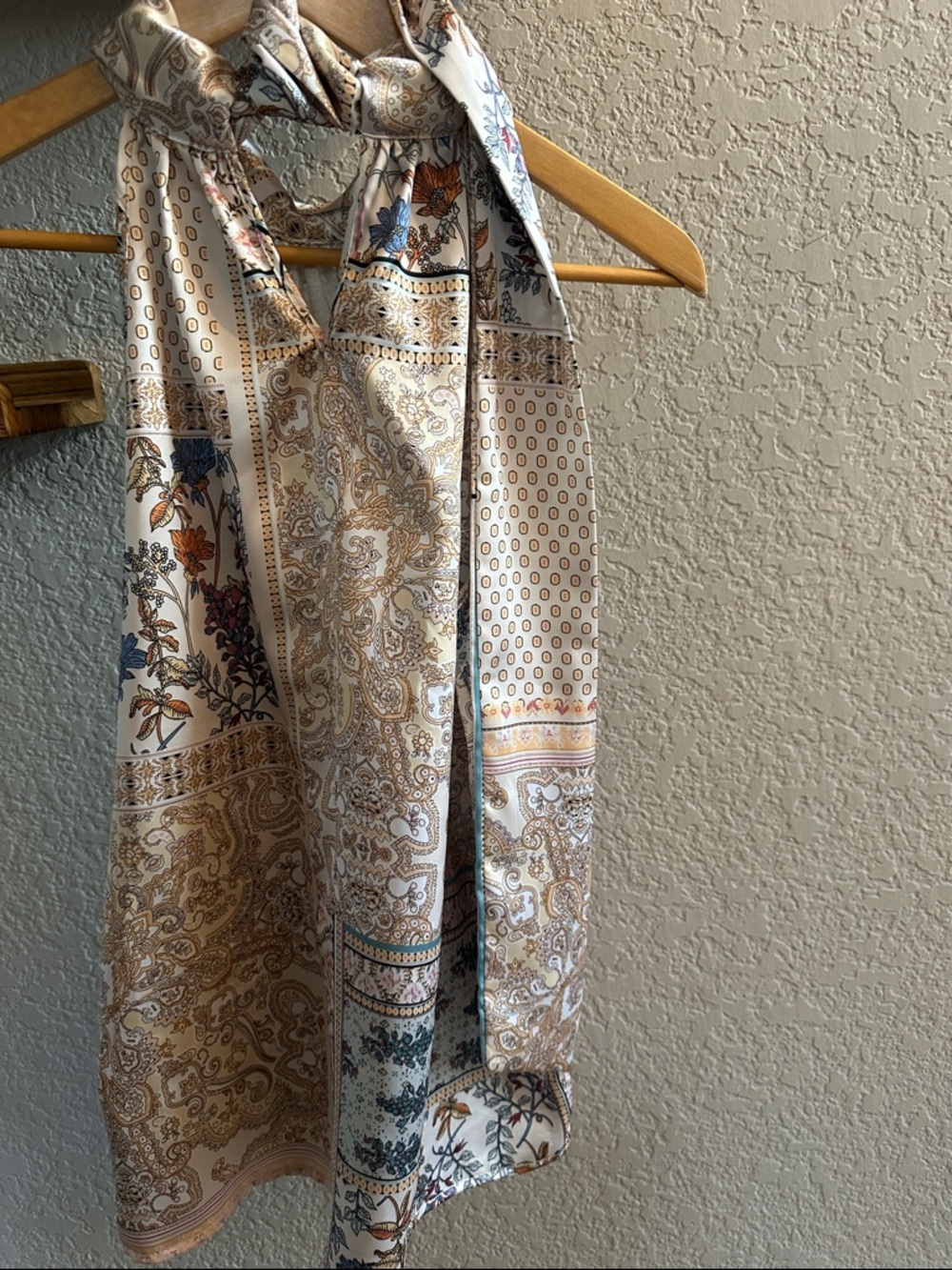 Rachel Zoe Sleeveless Halter
Neck Tie Back Patchwork Top
Women's Size M - Picture 8 of 8